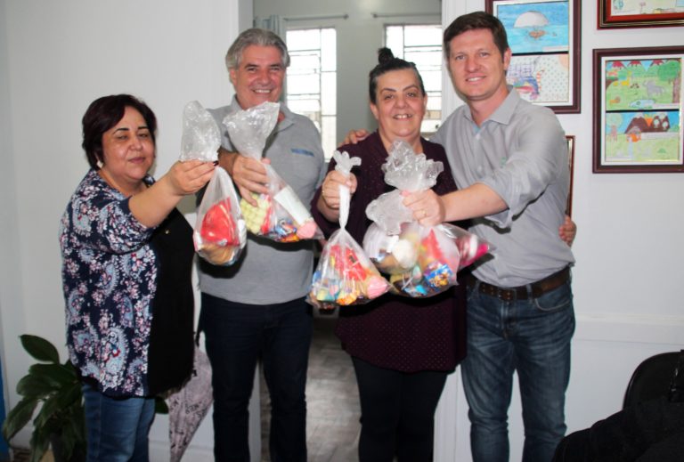 Crianças da rede municipal de União da Vitória recebem doces de páscoa