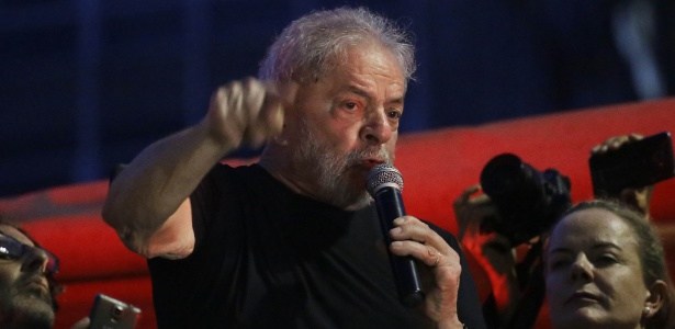 Lula tinha prometido implodir uma bomba na política