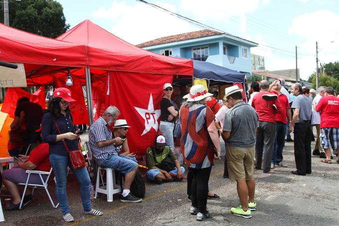 Tiros contra os manifestantes de Lula em Curitiba