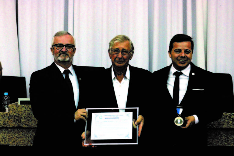 Câmara de Vereadores entrega homenagem ao Instituto Cultural Grünenwald