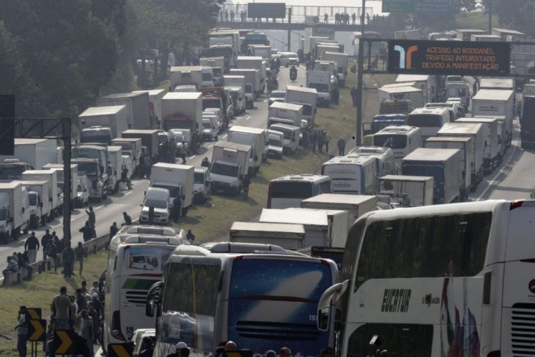 R$ 100 mil de multa por hora para quem não desbloquear as estradas