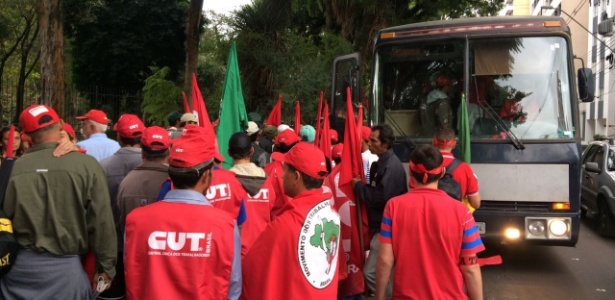 Manifestantes do PT acusados de dar o calote