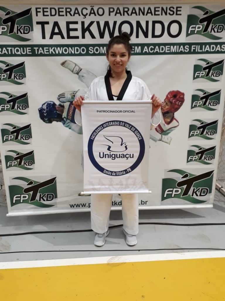 Acadêmica da Uniguaçu conquista 2º lugar no 36º Campeonato de Taekwondo