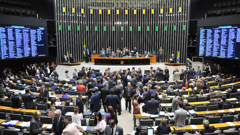 Câmara Federal desengaveta proposta que acaba com foro privilegiado