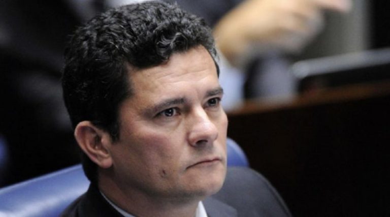 Moro fala em reação, cita riscos de morte e dá recado