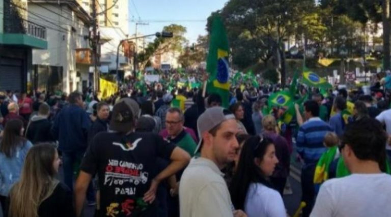 População busca apoio das Forças Armadas