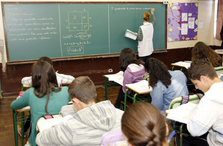 Escolas do Paraná ajustam calendário de aulas afetadas pela paralisação dos caminhoneiros