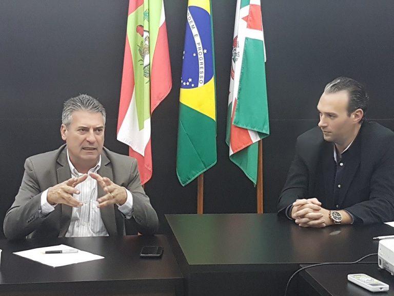 Serra Dona Francisca em pauta de reunião com o deputado Mauro Mariani