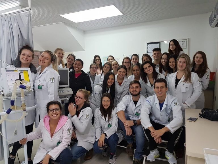 Acadêmicos de Fisioterapia conhecem outros campos de atuação profissional