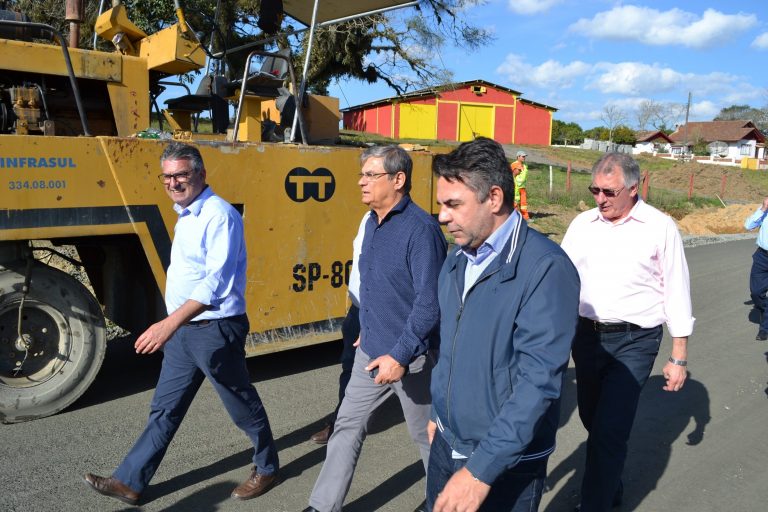 Pinho Moreira inaugurou mais um trecho da SC-470 que liga o Planalto Norte com o Rio Itajaí