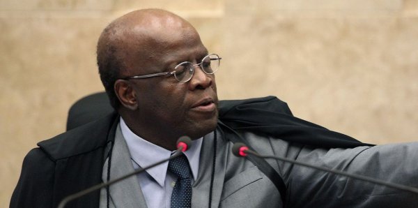 Alvaro voltou a procurar o ex-ministro do STF Joaquim Barbosa