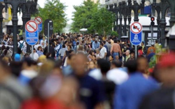 Brasil já tem 208,4 milhões de habitantes, segundo estimativa do IBGE divulgada nesta quarta-feira (25)