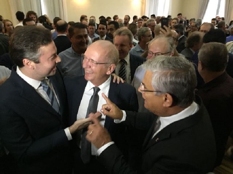 Emedebistas e tucanos catarinenses juntos: Mauro Mariani (governador) e Napoleão Bernardes (vice). Senador Paulo Bauer concorrerá à reeleição