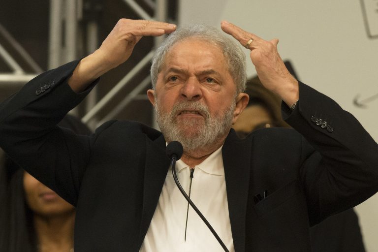 Lula fez de sua cela na Polícia Federal em Curitiba uma grande caixa de ressonância!