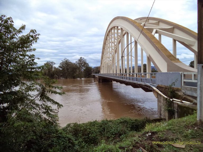 A preocupação deve ser com a Ponte dos Arcos (Ponte Nova)