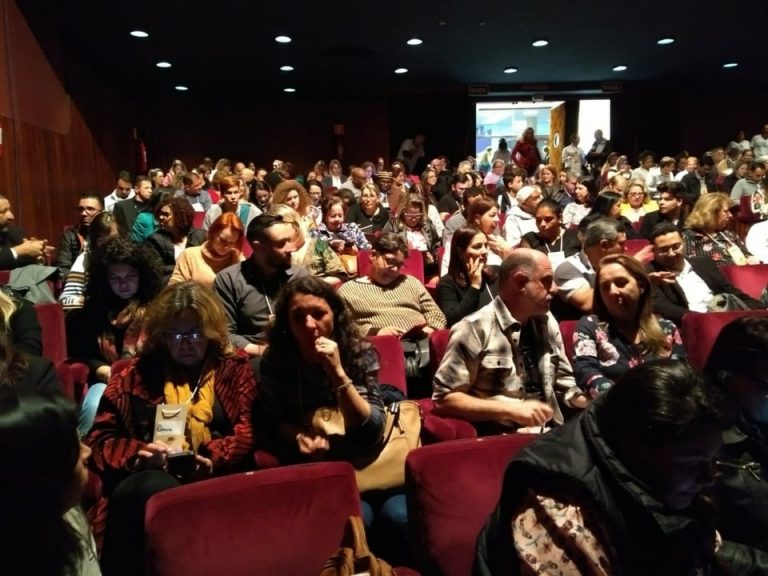 No teatro Guairinha, em Curitiba, a fase paranaense do III CONAE, inclusive de União da Vitória