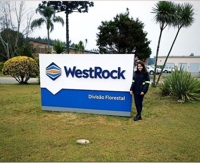 Acadêmica de Engenharia Mecânica inicia estágio na WestRock, em Três Barras, uma das maiores empresas do mundo