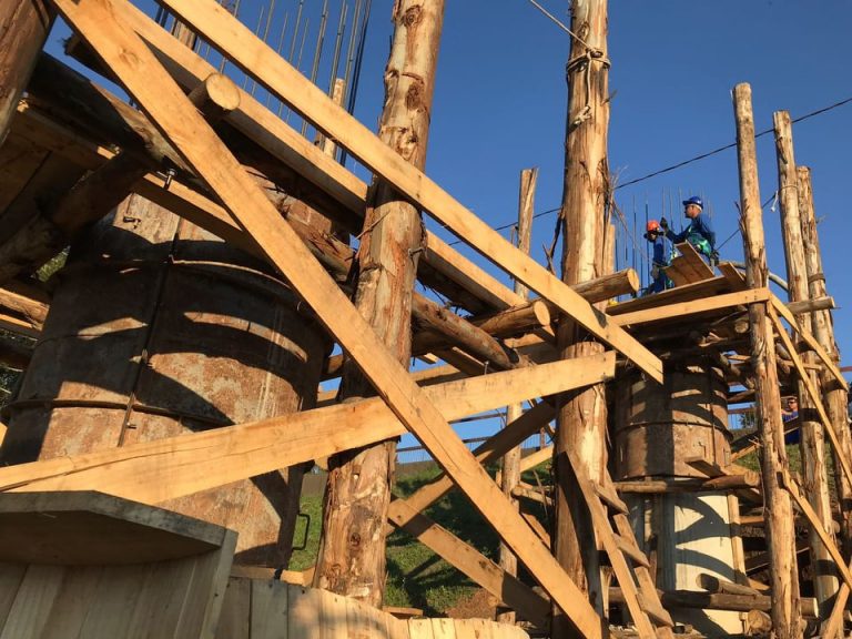 Obras da nova ponte sobre o Rio Iguaçu que vai ligar o centro ao Distrito de São Cristóvão está em ritmo célere