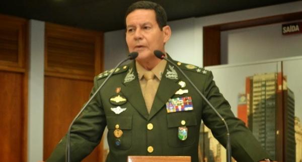 General Mourão, candidato a vice do capitão Jair Bolsonaro, já chamou torturador de herói