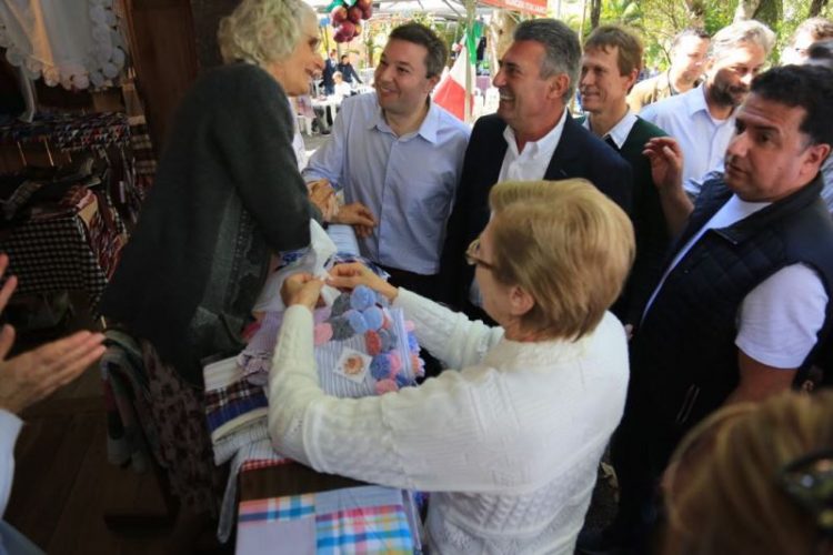 Mariani e Bernardes em campanha no Sul do Estado. Lançamento oficial da campanha MDB/PSDB será no dia 19 (domingo) em Joinville