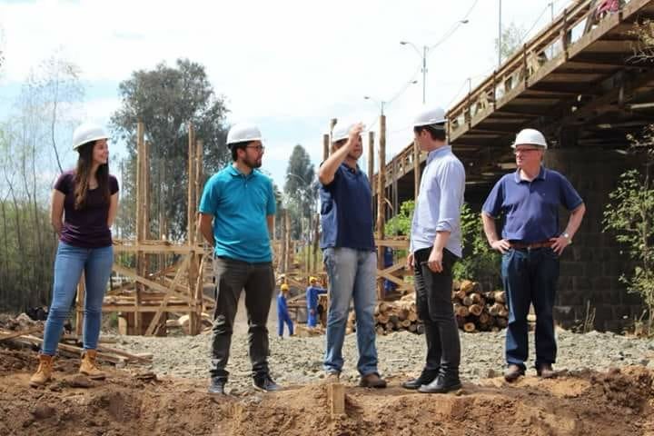 Prefeito Santin Roveda e secretários visitam obras da nova ponte. O projeto da importante obra é irreversível, apesar dos incrédulos