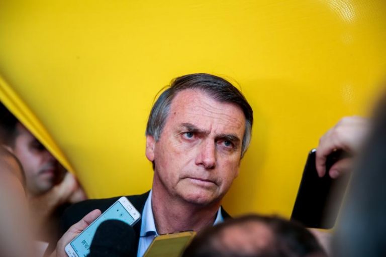 Mesmo sem partido (PSL)), Bolsonaro tem a preferência de 50% das intenções de votos dos catarinenses