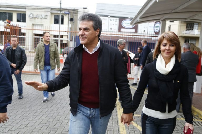 Ex-governador Beto Richa e sua esposa Fernanda foram presos na manhã de hoje (terça-feira/11) em Operação do Gaeco e da Polícia Federal