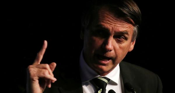 Bolsonaro afirma que a mídia é uma adversária de sua campanha