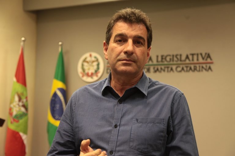 Deputado Valdir Cobalchini, o mais votado do MDB para a Alesc, apoia o comandante Moisés