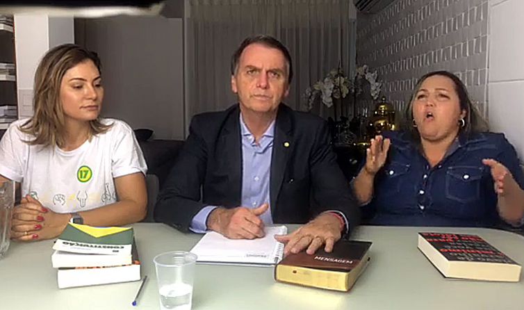 Defesa da Constituição Federal, dos valores, unidade da população, bem das como ações para colocar o Brasil nos trilhos, foram destaques no primeiro pronunciamento do presidente eleito Bolsonaro