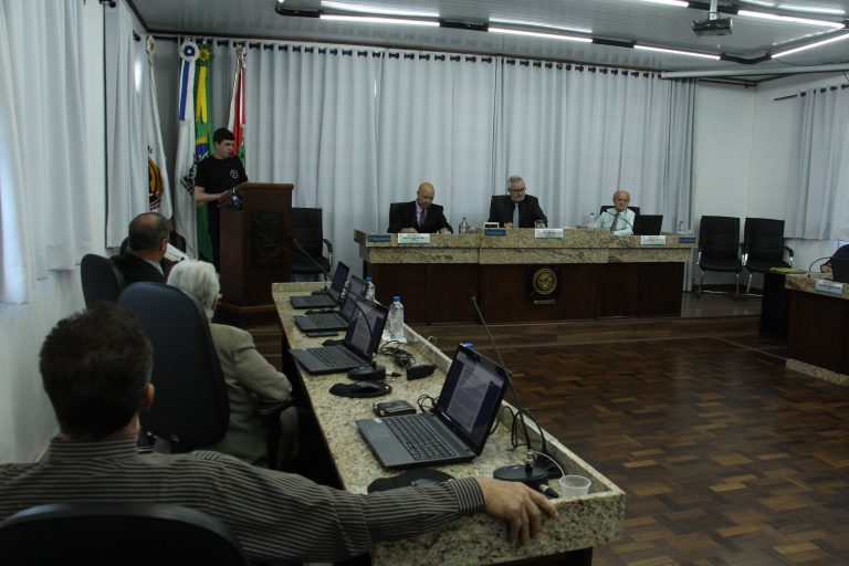 Representante dos professores participa da sessão ordinária da Câmara Municipal de Porto União