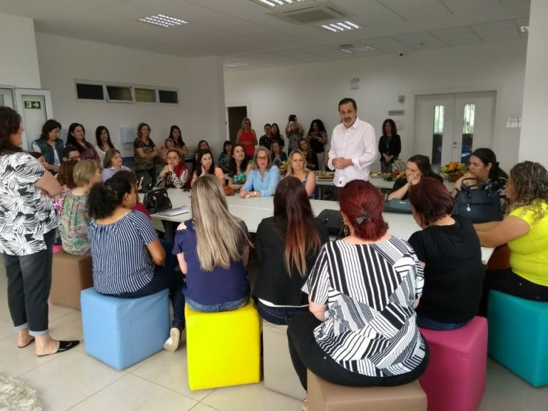 Um café da manhã com todas as diretoras e diretores dos Cemeis de União da Vitória