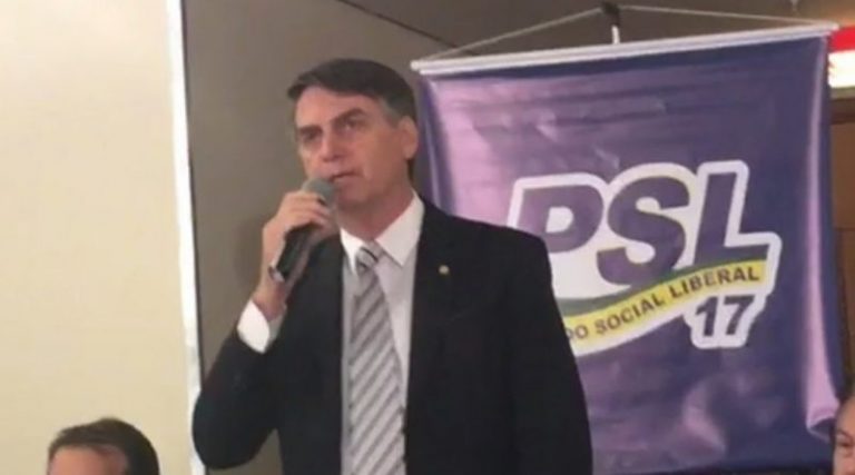 Bolsonaro aos deputados do PSL: “Se eu afundar, o Brasil afunda junto”