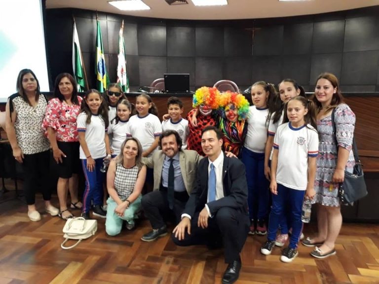 Alunos da Escola Municipal Judith Goss de União da Vitória apresentam teatro em Curitiba