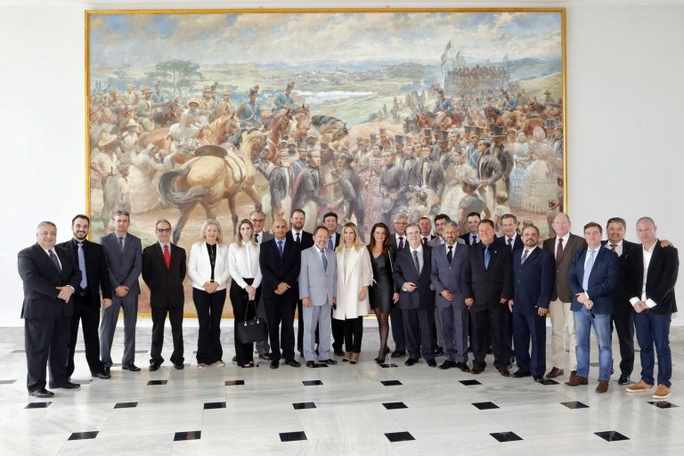 Cida Borghetti recebe diretores de jornais do Paraná. Caiquei Agustini do jornal O Comércio esteve presente