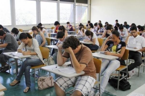 Mais de cinco milhões e meio de estudantes fazem hoje o Enem