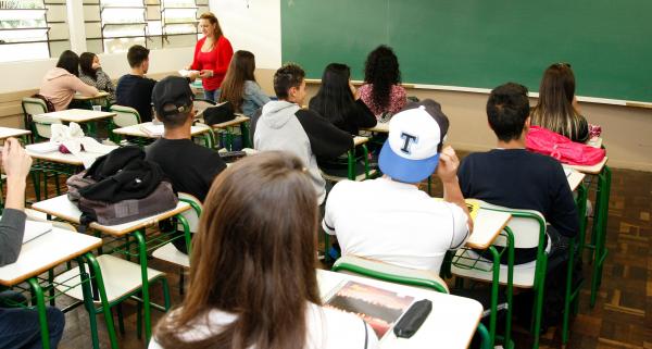 Termina na sexta-feira (30) o prazo para as rematrículas na rede pública de ensino do Paraná