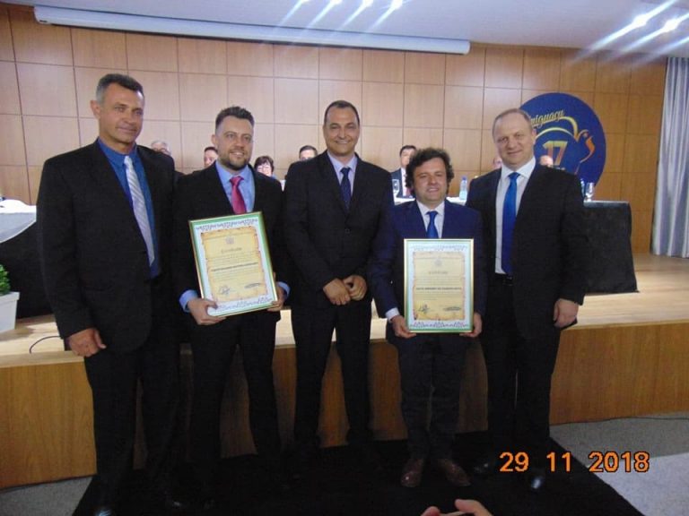 Em sessão memorável, juiz Carlos Eduardo Mattioli Kochany e promotor Julio Ribeiro de Campos recebem a cidadania honorária de União da Vitória