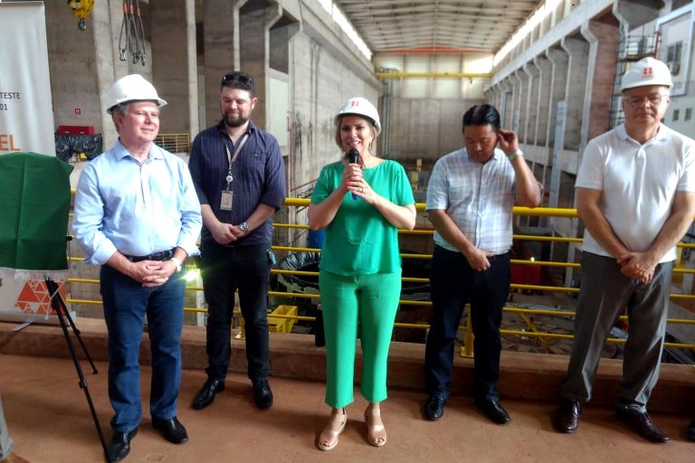 Cida entrega usina hidrelétrica da Copel no estado do Mato Grosso