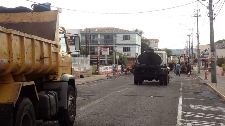 Secretaria de Obras da Prefeitura de União da Vitória recupera ruas no anel central