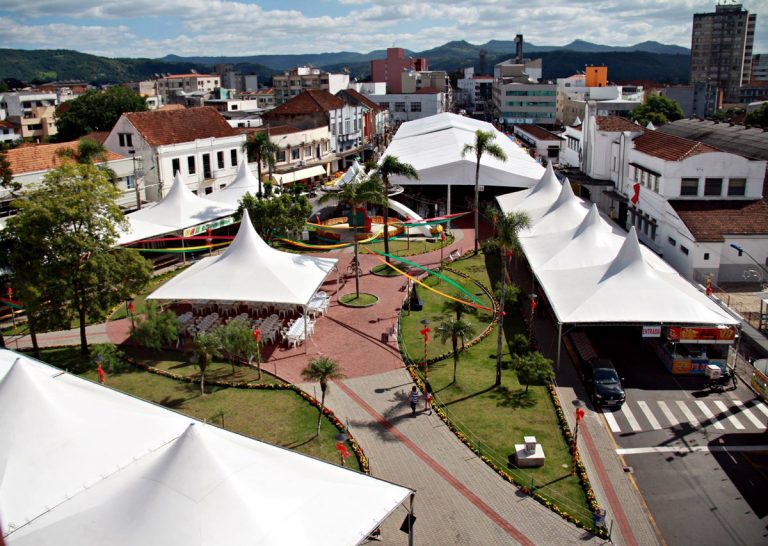 Natal de Luz em União da Vitória e Festa Nacional do “Xixo” e do Steinhaeger em Porto União