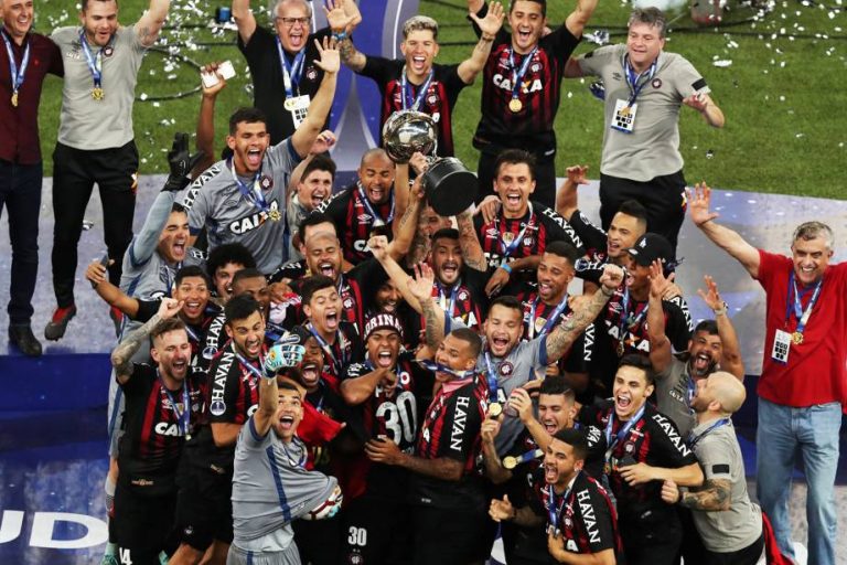 O Atlético paranaense é o campeão da Copa Sul-Americana de 2018 e em 2019 vai disputar a Libertadores da América