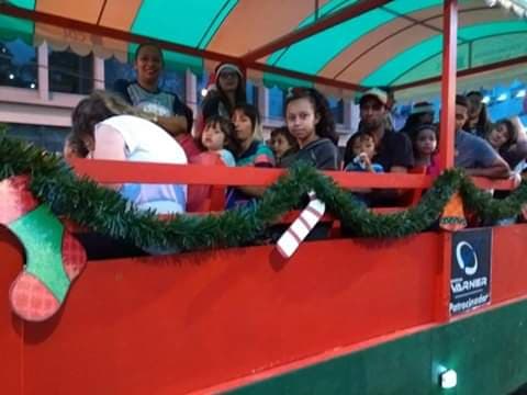 Trenzinho do Papai Noel parte da Praça Alvir Riesemberg para manter a tradição do Natal em União da Vitória