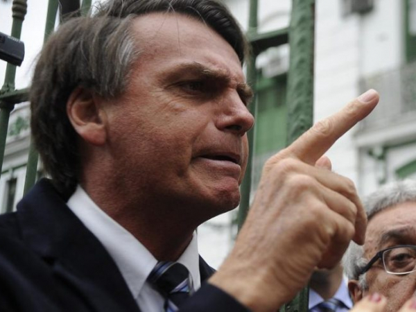 Em sua primeira folga na Presidência da República, bolsonaro dispara contra a imprensa e o PT