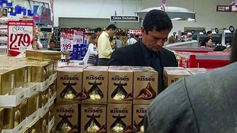 Ministro Sérgio Moro é abordado e ofendido em supermercado na capital