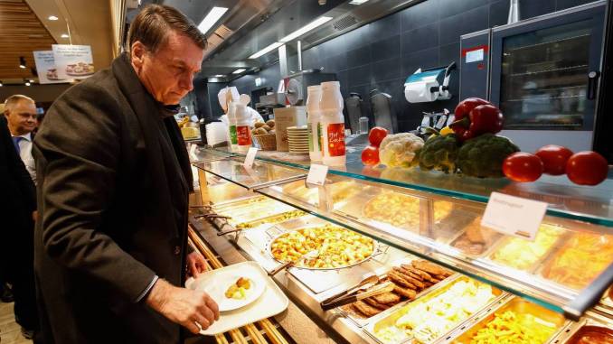 Presidente Jair Bolsonaro almoça em restaurante popular em Davos