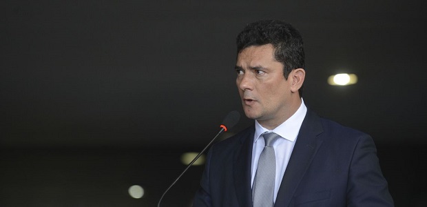 Sergio Moro assume o Ministério da Justiça e Segurança Nacional, reafirmando que vai combater a corrupção