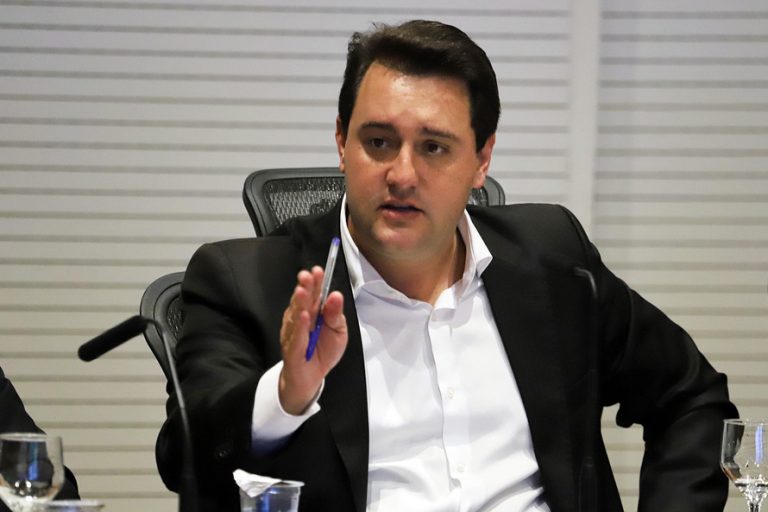 Governador Carlos Massa Ratinho Junior anuncia redução das taxas cobradas pelo DETRAN