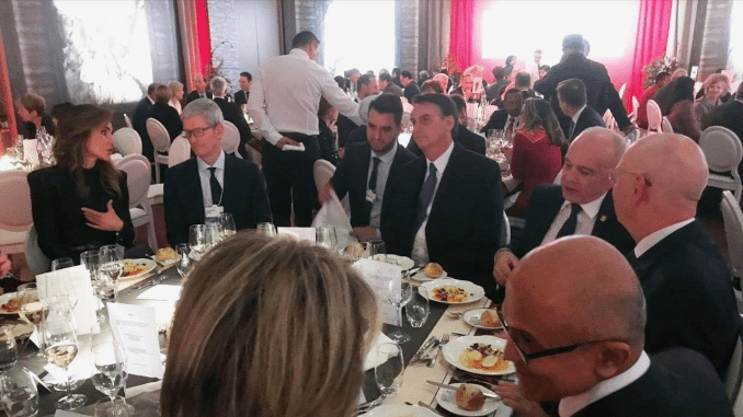 Bolsonaro participa de jantar com importantes líderes empresariais