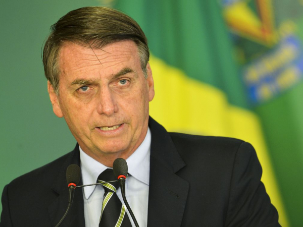 Presidente Jair Bolsonaro rebate críticas ao decreto da posse de armas